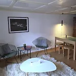 Heimatkunst 02, Klassisches Walliser Chalet, Teilrenoviert, Zentral ロイカーバード