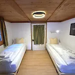 Heimatkunst 02, Klassisches Walliser Chalet, Teilrenoviert, Zentral アパート