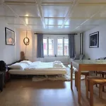 Heimatkunst 02, Klassisches Walliser Chalet, Teilrenoviert, Zentral アパート