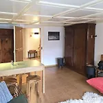 Heimatkunst 02, Klassisches Walliser Chalet, Teilrenoviert, Zentral アパート *