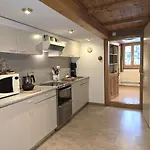 Heimatkunst 02, Klassisches Walliser Chalet, Teilrenoviert, Zentral * ロイカーバード