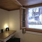 アパート Heimatkunst 02, Klassisches Walliser Chalet, Teilrenoviert, Zentral ロイカーバード