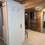 アパート Heimatkunst 02, Klassisches Walliser Chalet, Teilrenoviert, Zentral *