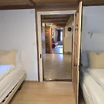 Heimatkunst 02, Klassisches Walliser Chalet, Teilrenoviert, Zentral アパート ロイカーバード