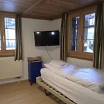 アパート Heimatkunst 02, Klassisches Walliser Chalet, Teilrenoviert, Zentral