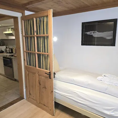Heimatkunst 02, Klassisches Walliser Chalet, Teilrenoviert, Zentral * 로이커바드