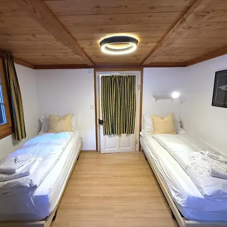 Heimatkunst 02, Klassisches Walliser Chalet, Teilrenoviert, Zentral Διαμέρισμα