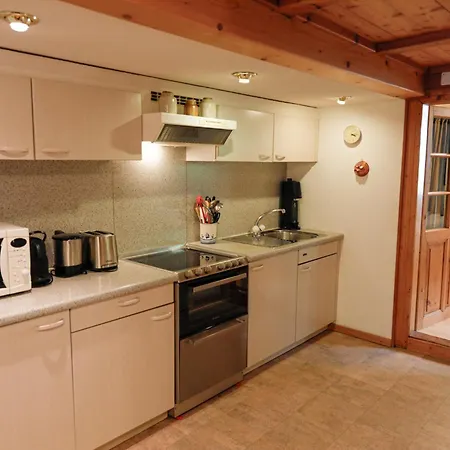 Apartment Heimatkunst 02, Klassisches Walliser Chalet, Teilrenoviert, Zentral *