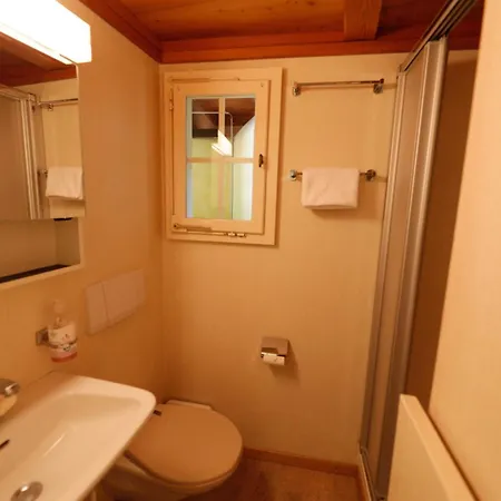 Apartment Heimatkunst 02, Klassisches Walliser Chalet, Teilrenoviert, Zentral *