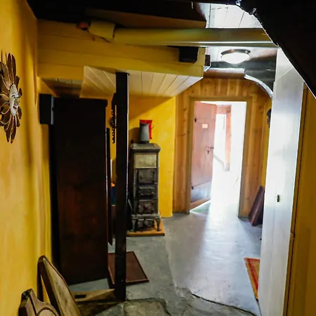 Heimatkunst 02, Klassisches Walliser Chalet, Teilrenoviert, Zentral Leukerbad