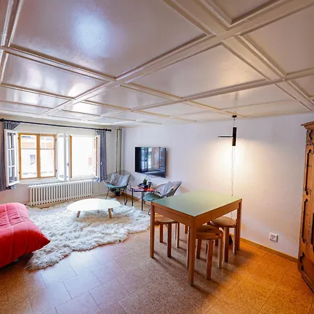 Apartment Heimatkunst 02, Klassisches Walliser Chalet, Teilrenoviert, Zentral