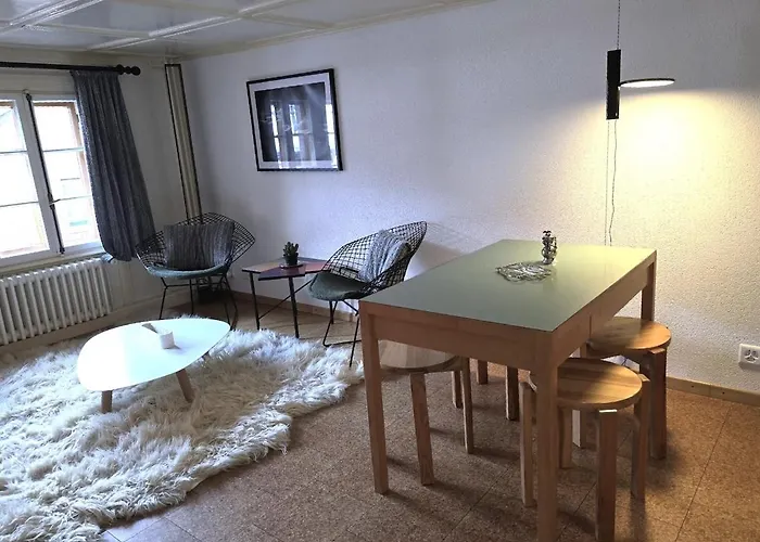 Apartment Heimatkunst 02, Klassisches Walliser Chalet, Teilrenoviert, Zentral