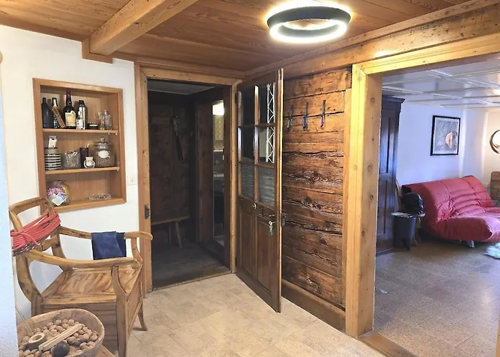 Apartment Heimatkunst 02, Klassisches Walliser Chalet, Teilrenoviert, Zentral