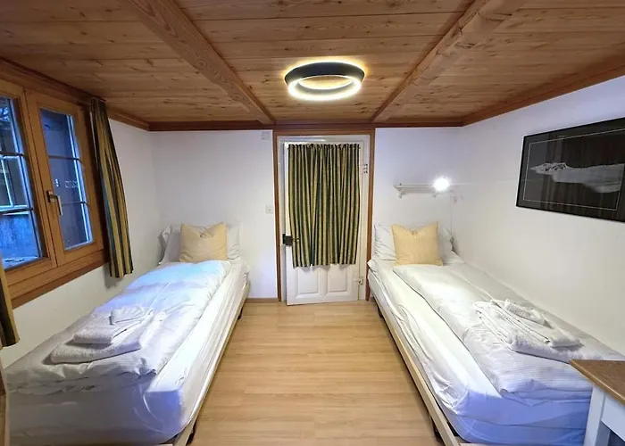 Heimatkunst 02, Klassisches Walliser Chalet, Teilrenoviert, Zentral Apartment