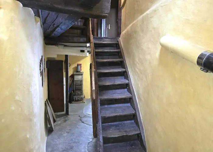 Apartment Heimatkunst 02, Klassisches Walliser Chalet, Teilrenoviert, Zentral