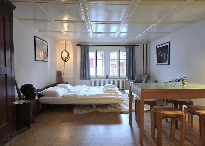 Heimatkunst 02, Klassisches Walliser Chalet, Teilrenoviert, Zentral Apartment