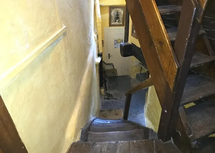 Heimatkunst 02, Klassisches Walliser Chalet, Teilrenoviert, Zentral Apartment