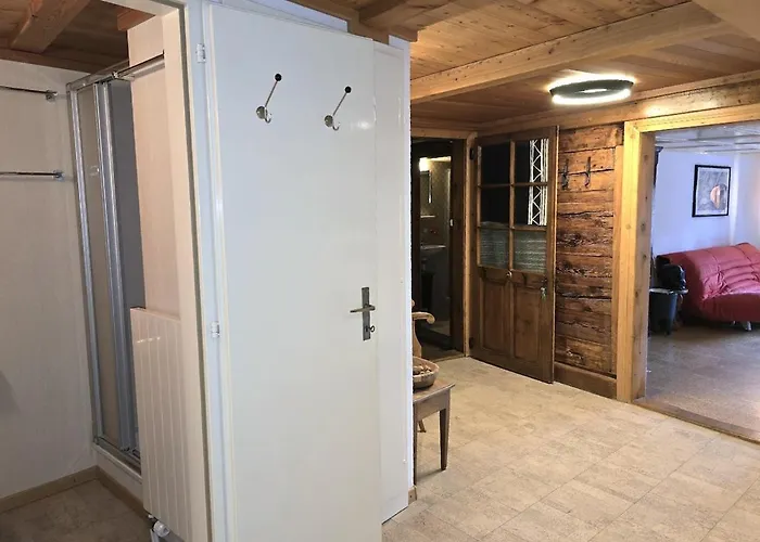 Apartment Heimatkunst 02, Klassisches Walliser Chalet, Teilrenoviert, Zentral *