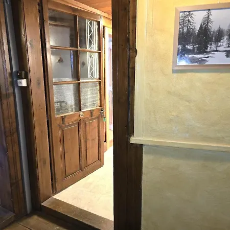 Heimatkunst 02, Klassisches Walliser Chalet, Teilrenoviert, Zentral Apartament *