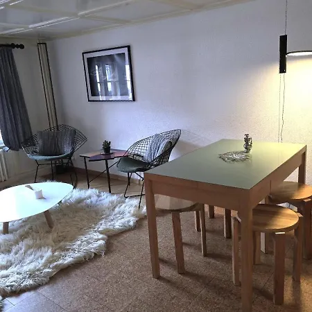 Apartament Heimatkunst 02, Klassisches Walliser Chalet, Teilrenoviert, Zentral