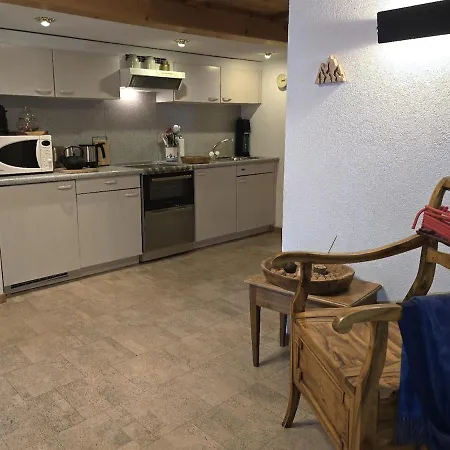 Heimatkunst 02, Klassisches Walliser Chalet, Teilrenoviert, Zentral Apartament Leukerbad