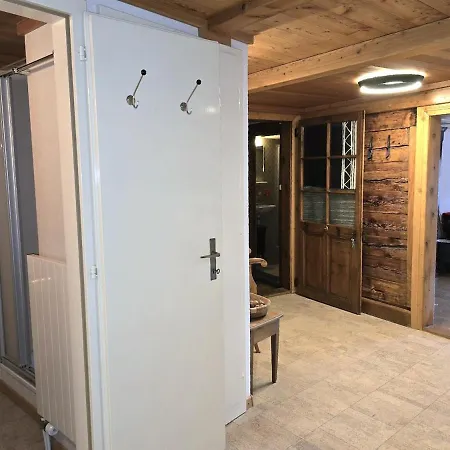 Apartament Heimatkunst 02, Klassisches Walliser Chalet, Teilrenoviert, Zentral *